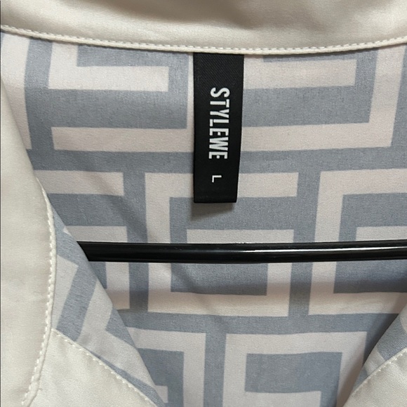 STYLEWE Gray and White Geometric Blouse - Picture 2 of 3